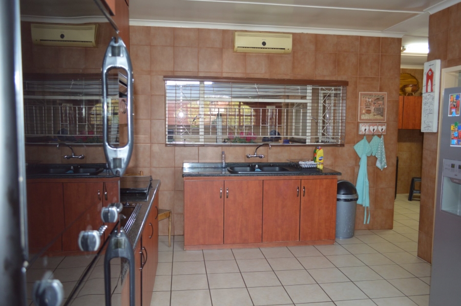 6 Bedroom Property for Sale in Flamwood North West